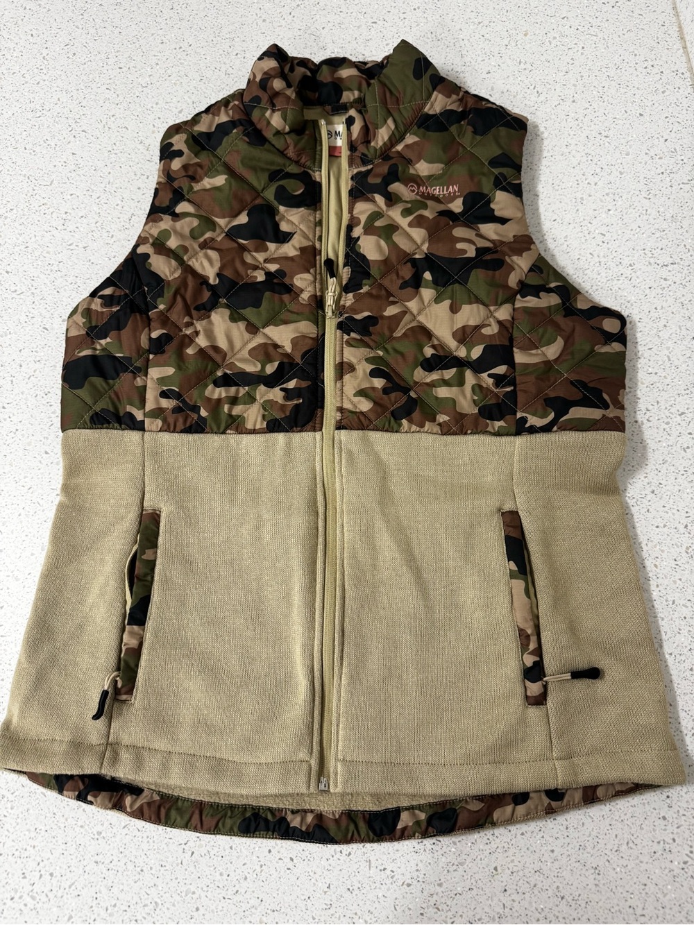 Magellan Outdoors Fayette Vest Womens L Camo Quilted Hunting Full Zip Gorpcore